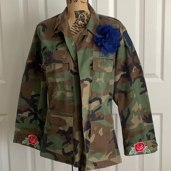 Custom made, authentic US Army Jacket, with appliquéd patches. Man small/Women M - Picture 1 of 7